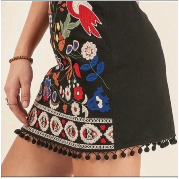 Umgee Black Multicolor Embroidered Mini Skirt Birds Pom Trim Sz L NWT - Picture 2 of 13